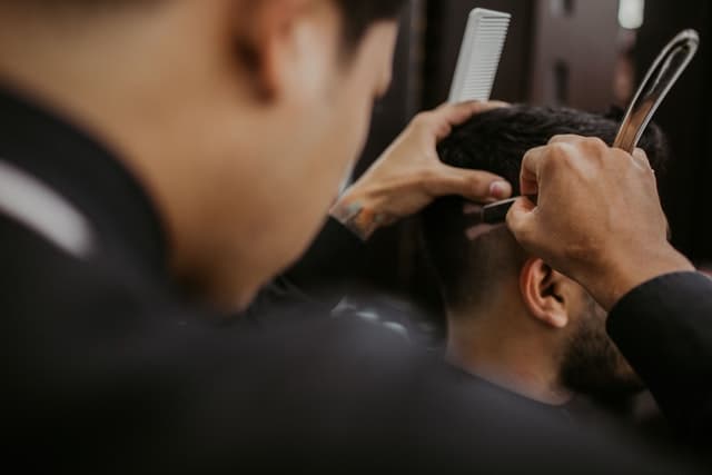 Détail d'un rasage et soin de la barbe